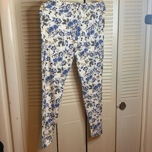 WinWin Super Soft Leggings - White and Blue with Floral Pattern